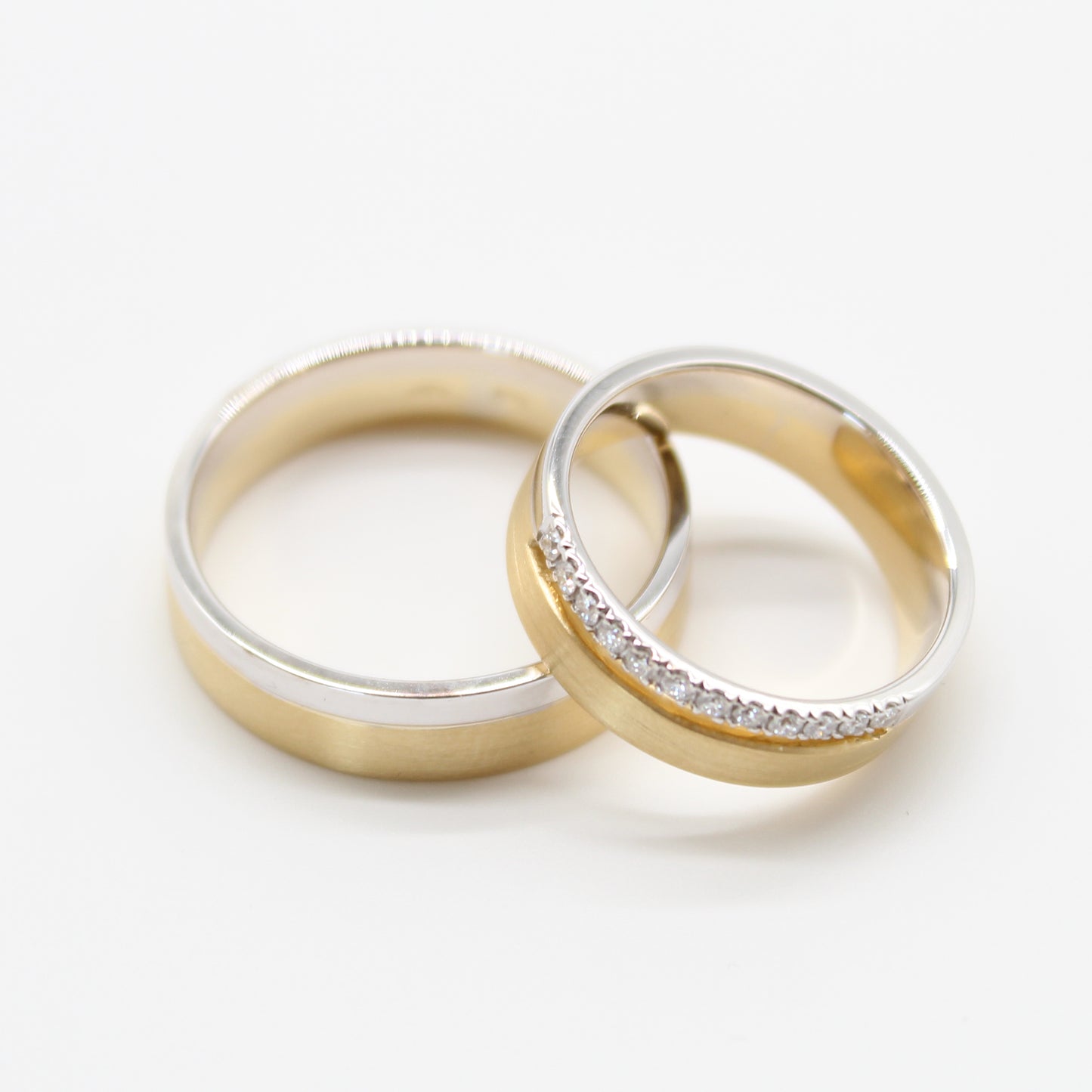 18k gouden koppel trouwringen met 0,14ct diamanten