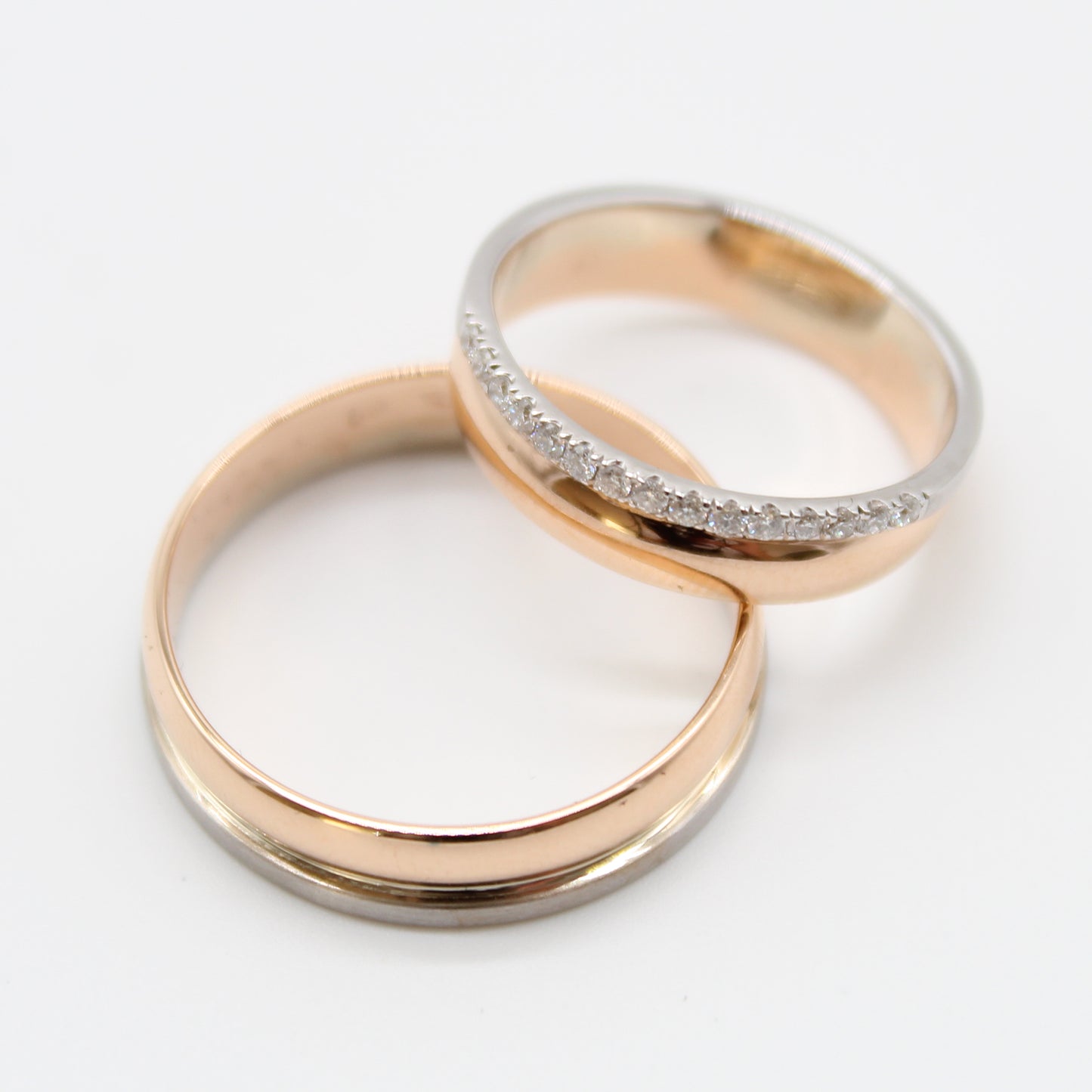 18k rosé goud koppel trouwringen met 0,15ct diamanten
