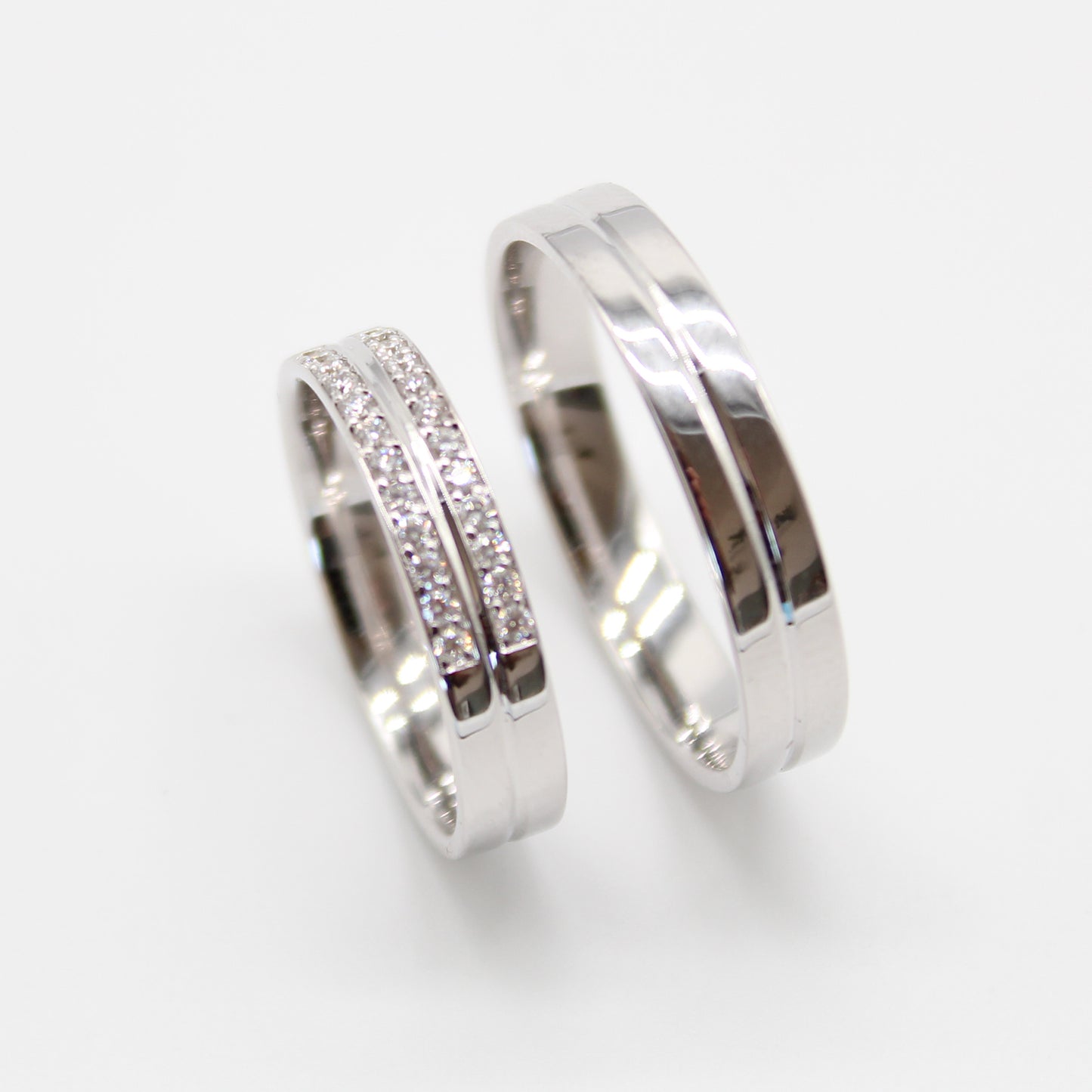 18k witgouden koppel trouwringen met 0,22ct diamanten