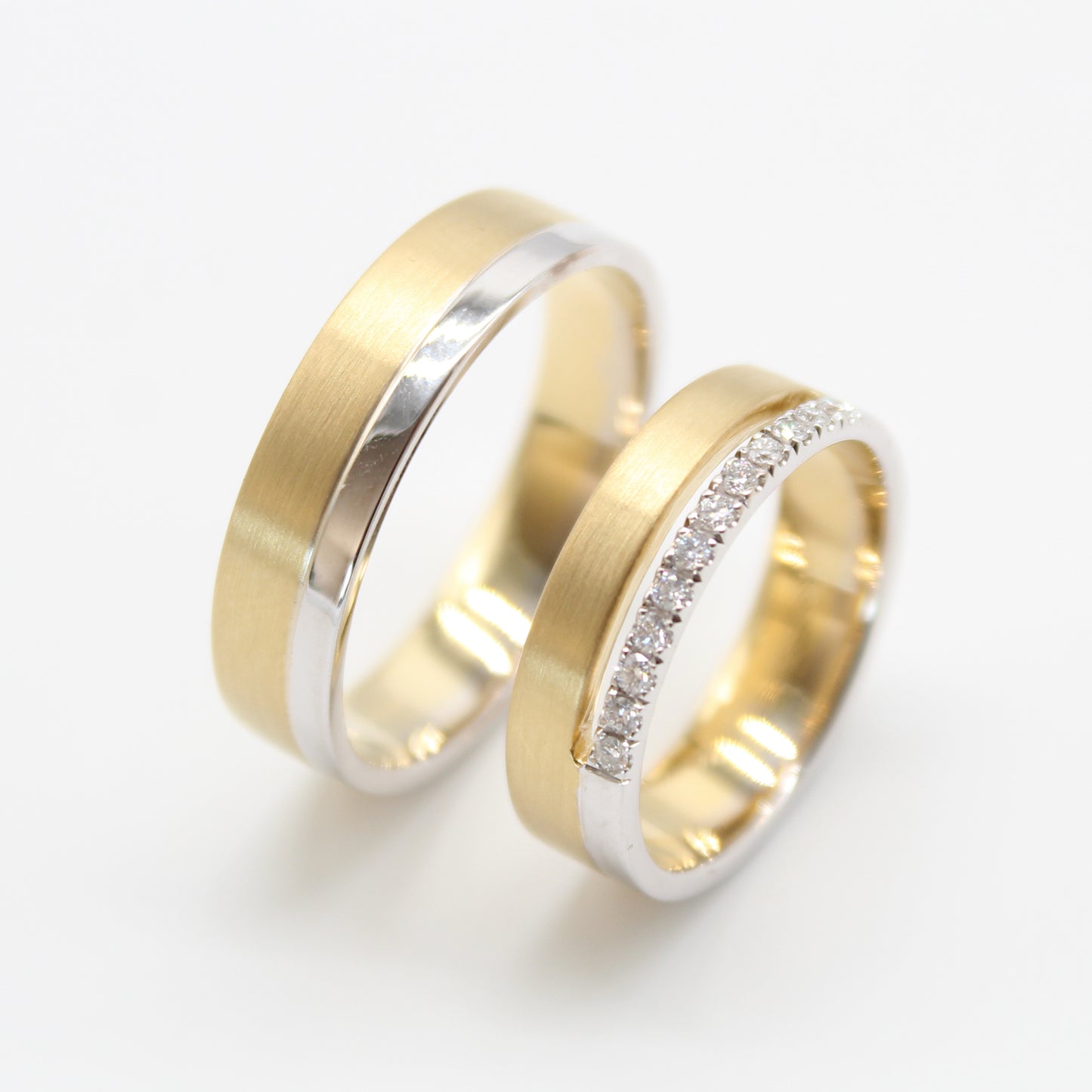 18k gouden koppel trouwringen met 0,14ct diamanten