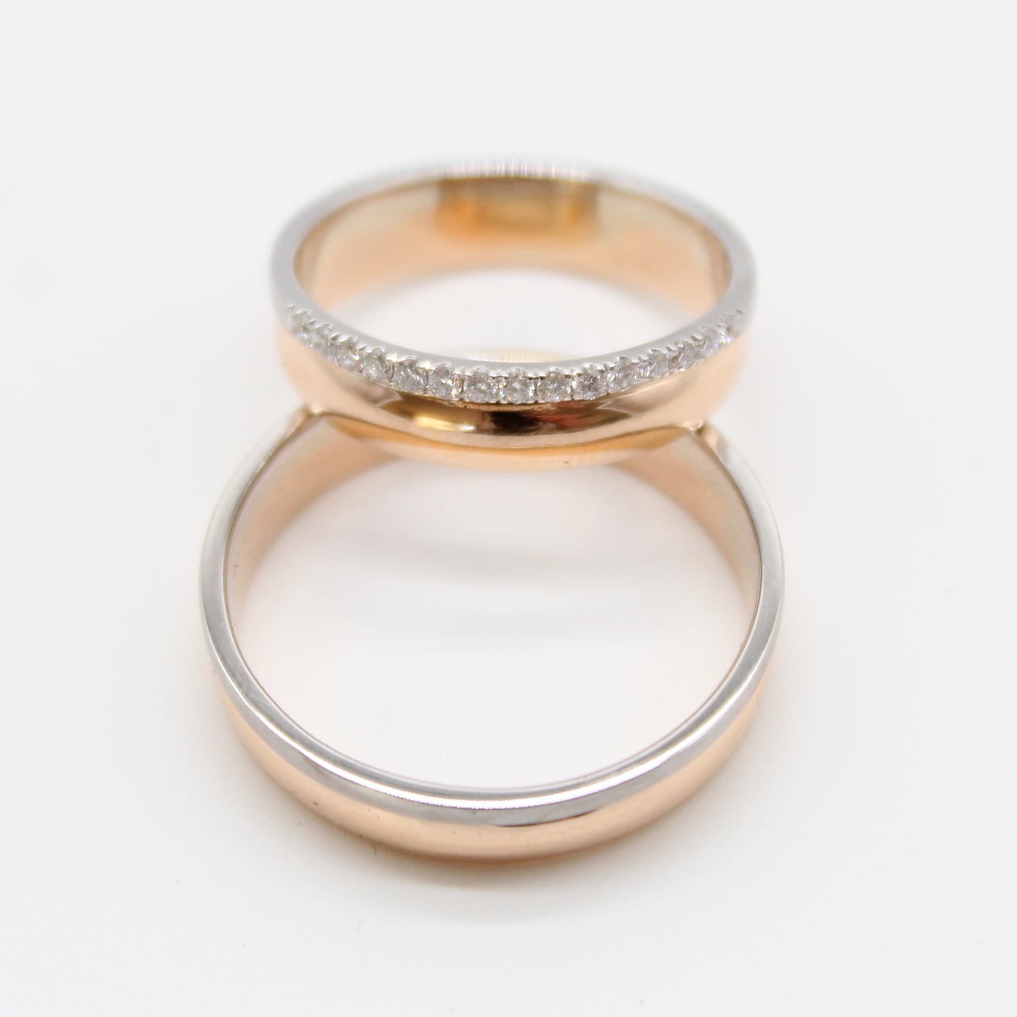 18k rosé goud koppel trouwringen met 0,15ct diamanten